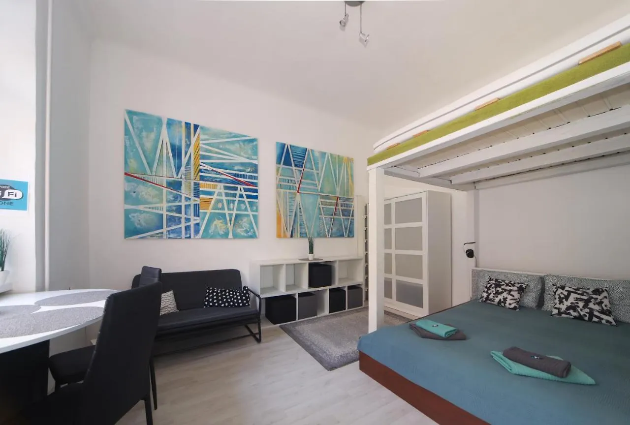 Cosy Studio Apartment With Airconditioner Budapest