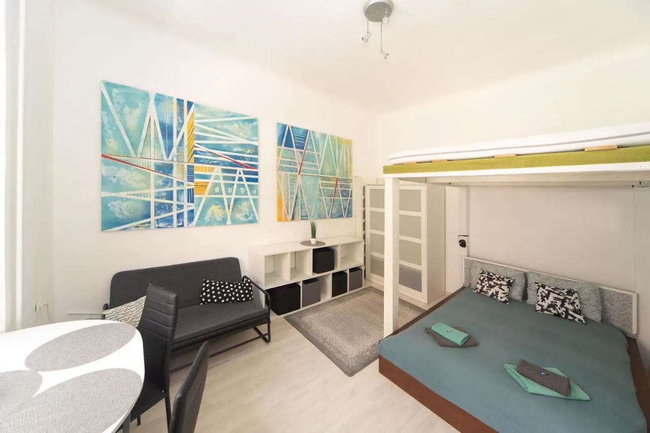 Cosy Studio Apartment With Airconditioner Budapest