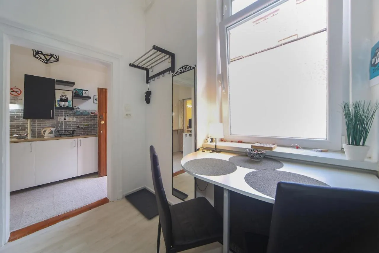 Cosy Studio Apartment With Airconditioner Budapest
