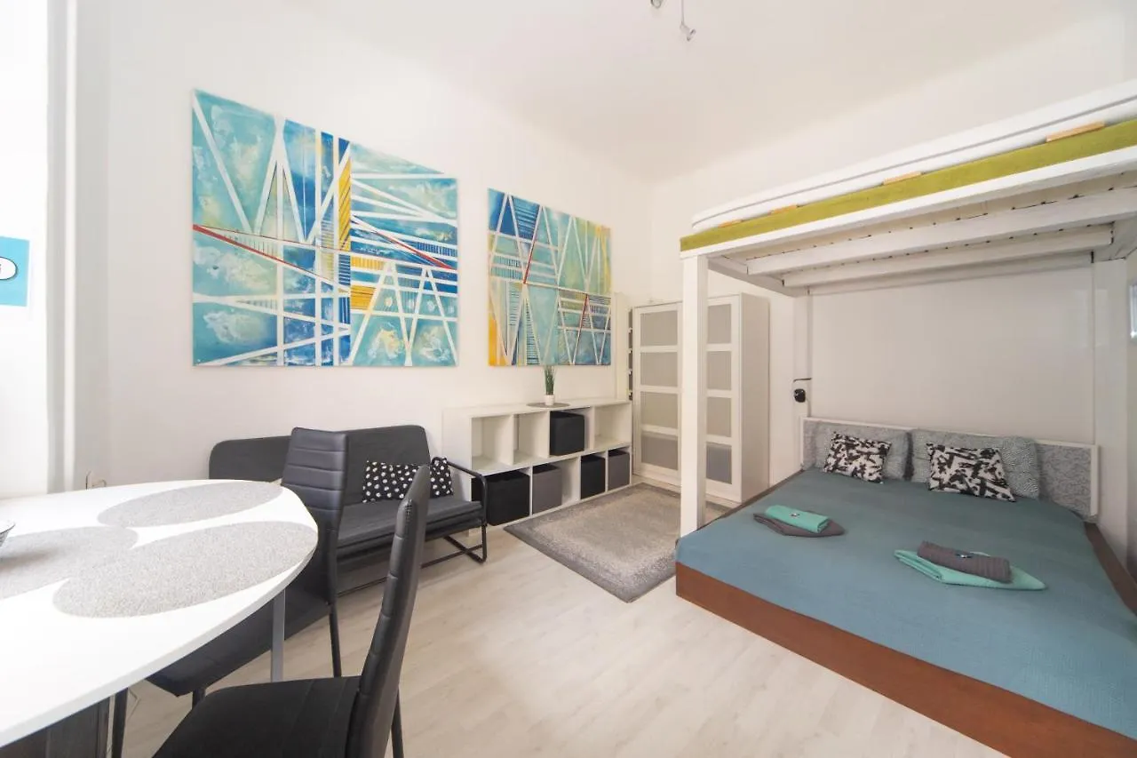 Cosy Studio Apartment With Airconditioner Budapest Hungary